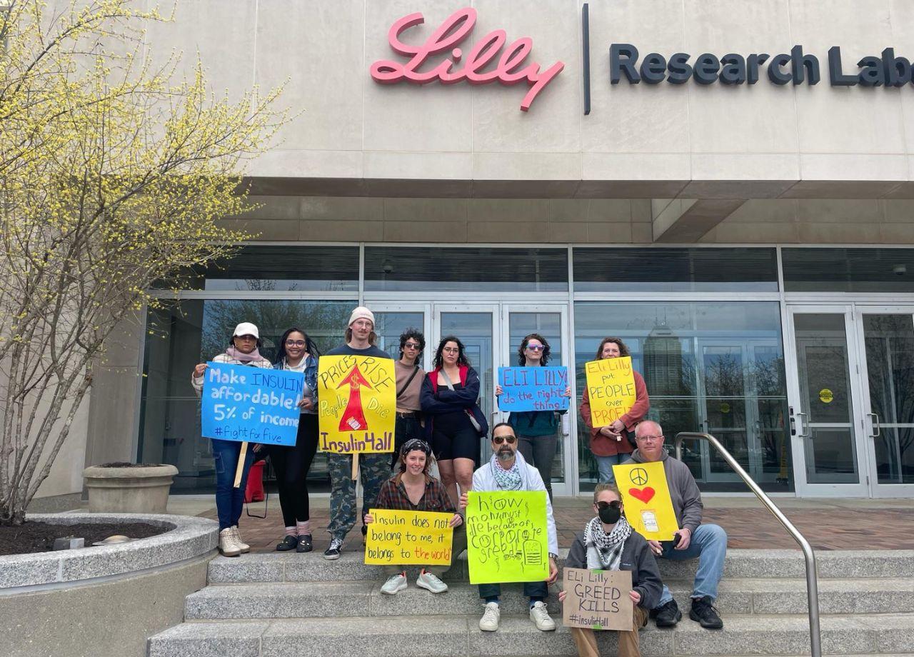 A Indianapolis, les militants ont manifesté devant les bureaux d'Eli Lilly./T1International.